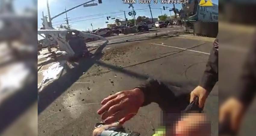 ¡De milagro! Rescatan a piloto accidentado en vías justo al paso del tren