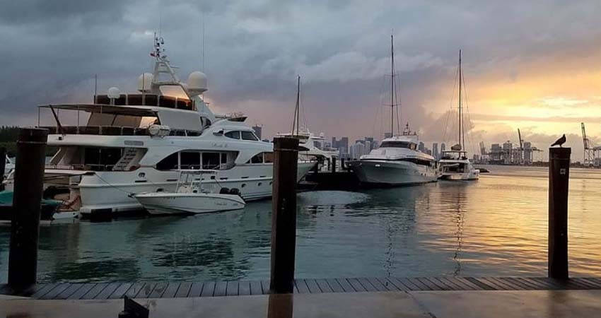 Desaparecen 39 personas tras volcar barco en las costas de Florida