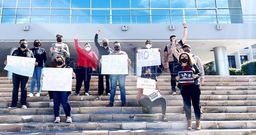 Comunicadores de BCS se unen a movilización nacional contra asesinato de periodistas