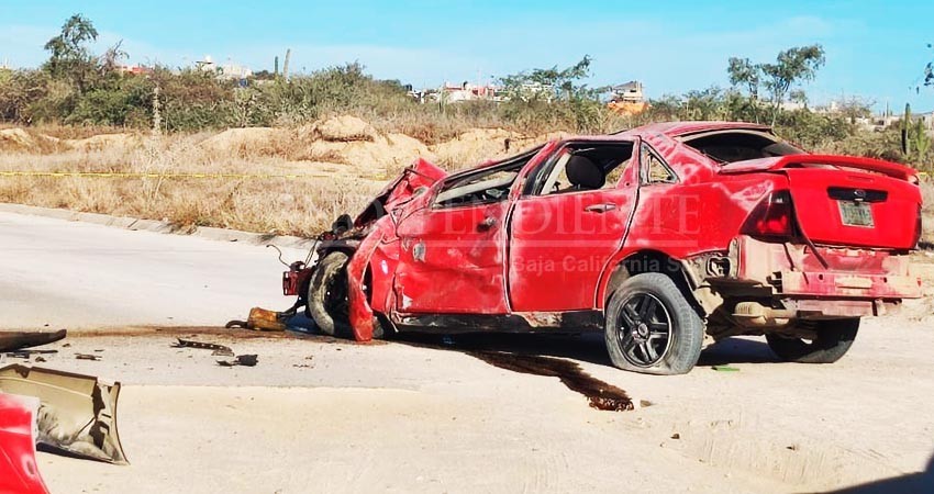 Muere mujer en volcadura; otro hombre perdió la vida en accidente automovilístico