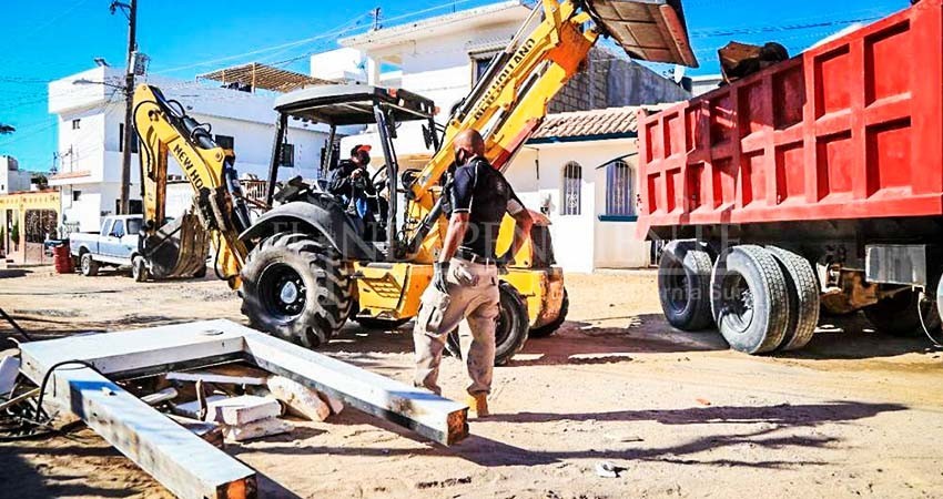 Delegado de CSL da banderazo de inicio al programa “Embelleciendo tu colonia”