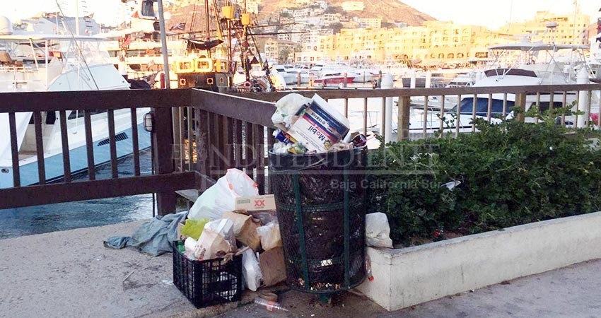 Se quejan empresarios por exceso de basura en la Marina Sanluqueña