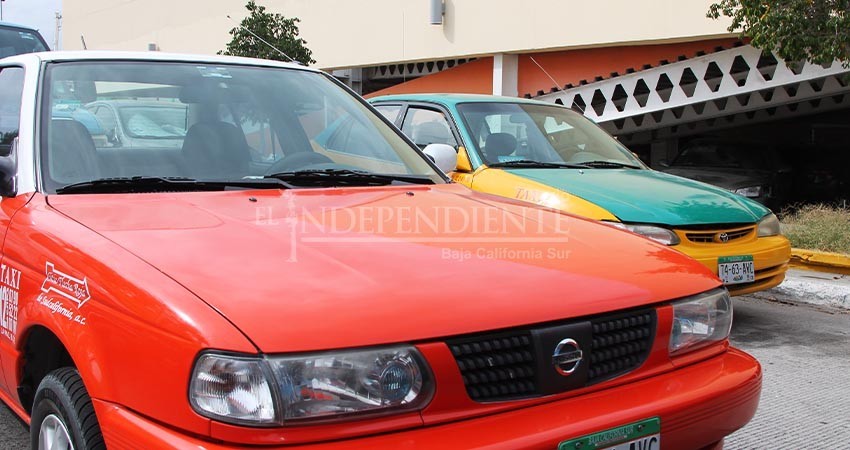 "Si no nos apoya, no nos perjudique", piden transportistas a la alcaldesa de La Paz