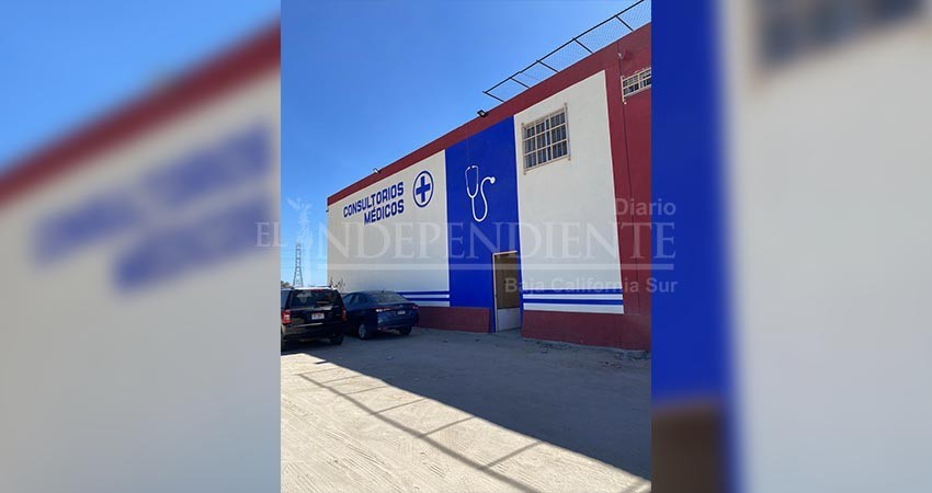 Para evitar saturación en hospitales, consultorios municipales siguen a disposición de la población