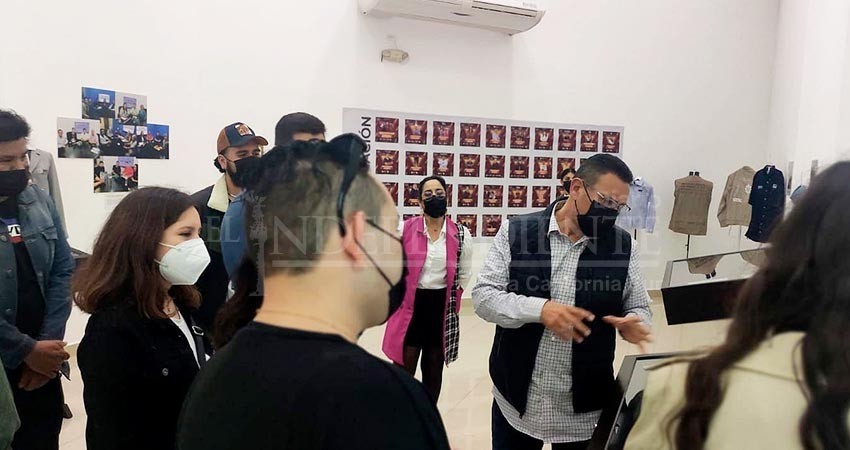 Estudiantes de la UABCS visitan exposición “26 años del IERT”