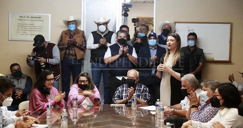 Acuerdan agenda de trabajo autoridades y agricultores del Valle de Santo Domingo