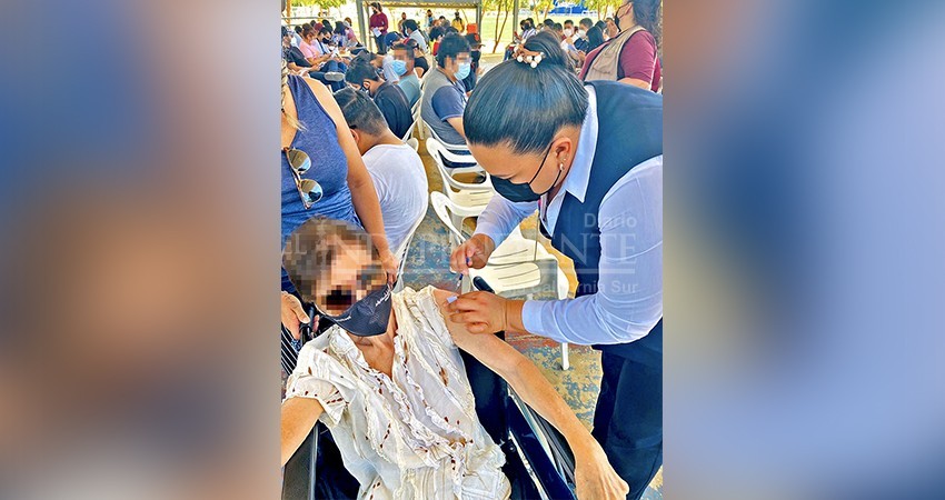 Contribuye salud estatal en la aplicación de vacunas contra covid-19