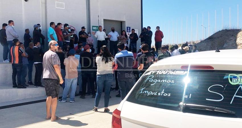 Llegan a acuerdos temporales conductores de Uber y gobierno de Los Cabos