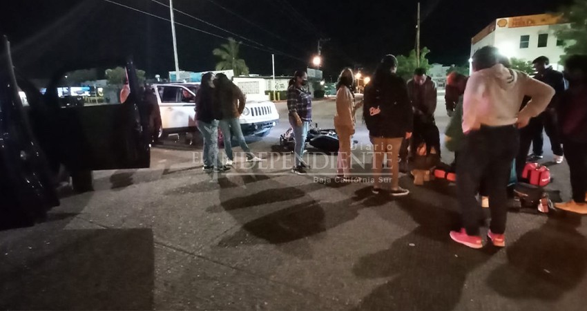 Motociclista termina en el hospital lesionado tras un choque