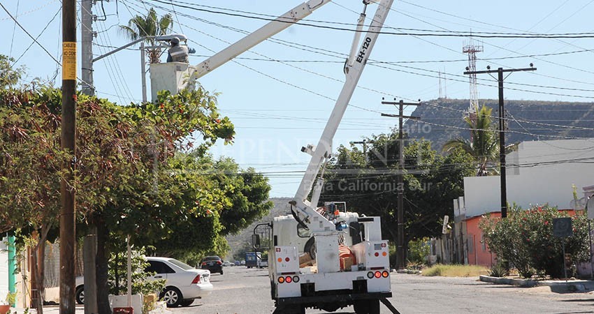 Llaman a denunciar fallas en alumbrado público: “hay cableado y luminarias suficientes”, asegura director de Servicios Públicos
