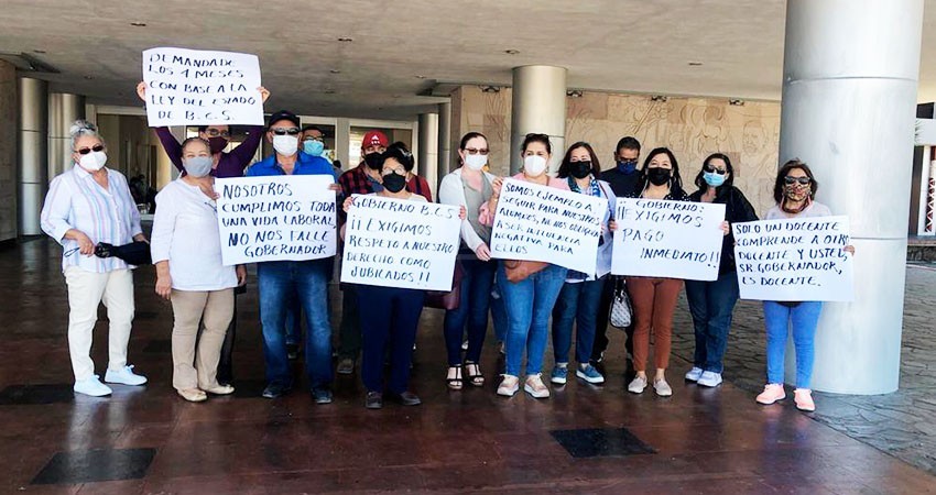 Gobierno del Estado debe millones de pesos a más de 250 profesores recién jubilados