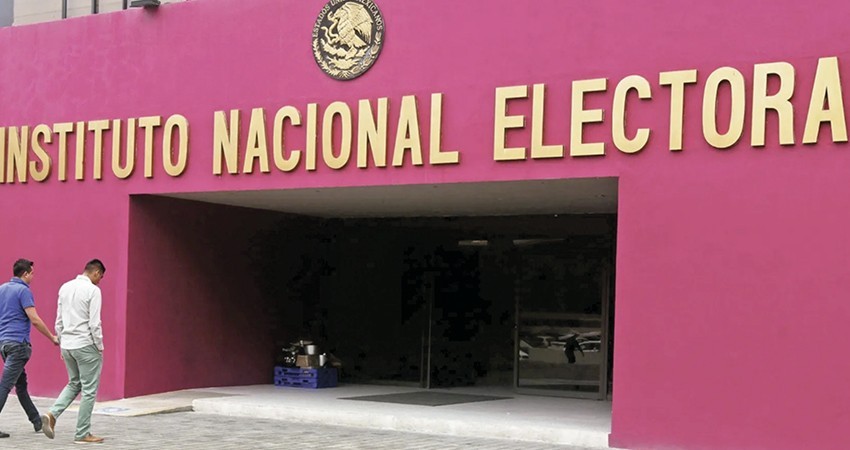 Baja el INE propaganda de Presidencia; no aplicará el decreto fast track para revocación