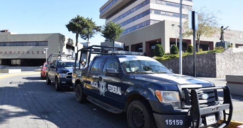 En guerra contra narco investigan a casi 3 mil funcionarios públicos