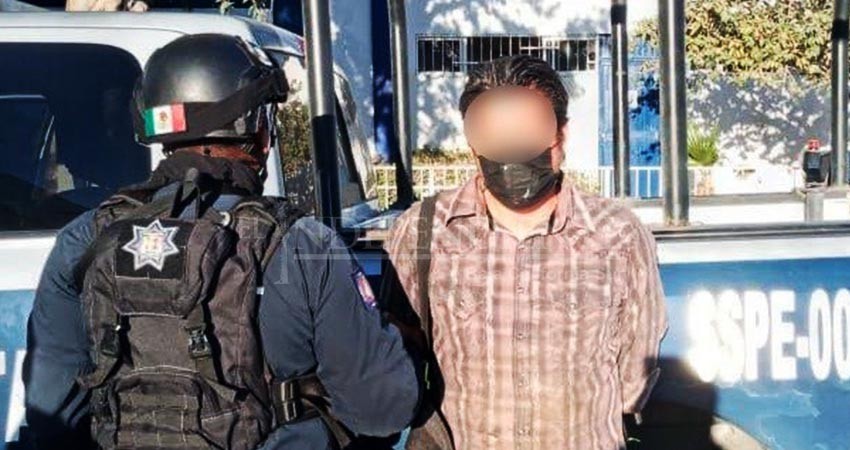 Son detenidas dos personas por el delito de robo