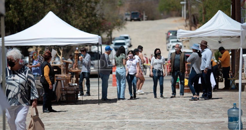 Llevan a cabo el tianguis artesanal “Sabor a Triunfo”