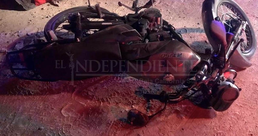 Se fracturó la pelvis al derrapar y caer de su motocicleta
