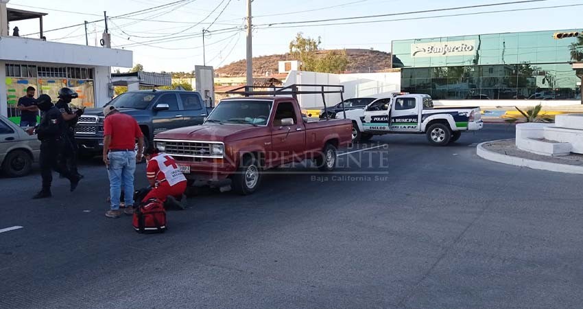 Con esguince cervical resultó adolescente atropellado