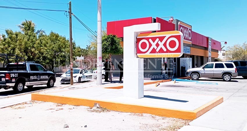 Entró asaltar una tienda Oxxo pero se llevó el dinero de la cajera