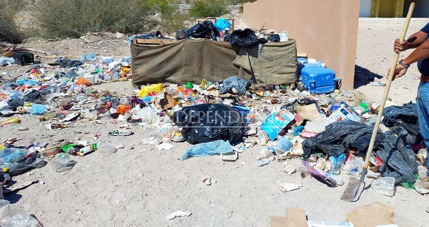 Recolecta ZOFEMAT basura en las playas más alejadas del municipio