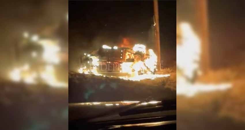 Persona lesionada en volcadura e incendio de un vehículo en el Valle de El Vizcaíno