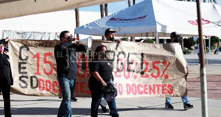 Demandas de sindicatos son rezagos de muchos años: Castro Cosío