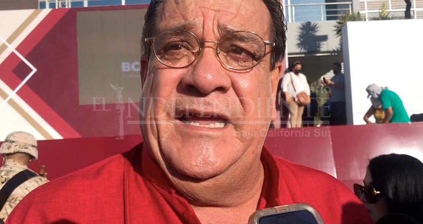 Sin pendiente Porras Domínguez de que le quiten la visa: “mientras no sea la de crédito”