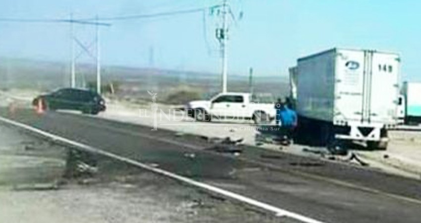 Una persona sin vida tras choque de  tráiler contra sedan en Comondú