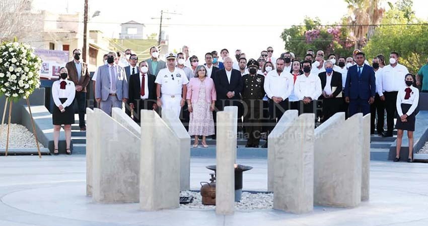 En el marco del día del maestro, anuncia Castro Cosío cinco programas para el sector educativo de BCS