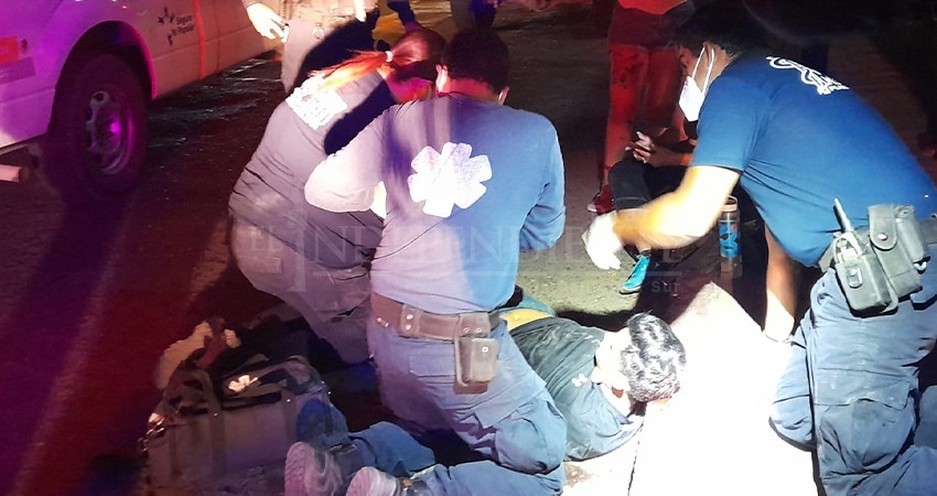 Ni corriendo logró cruzar peligrosa avenida, masculino termina en el hospital tras ser atropellado