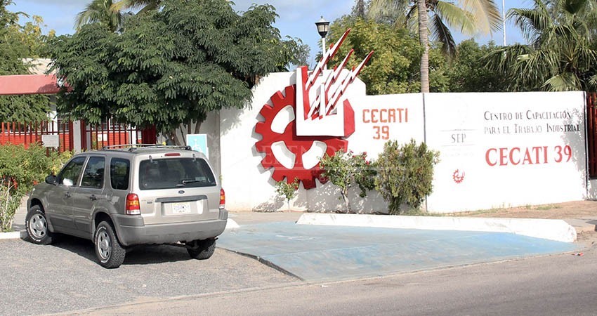 Firman convenio de colaboración DIF Municipal La Paz y CECATI 39