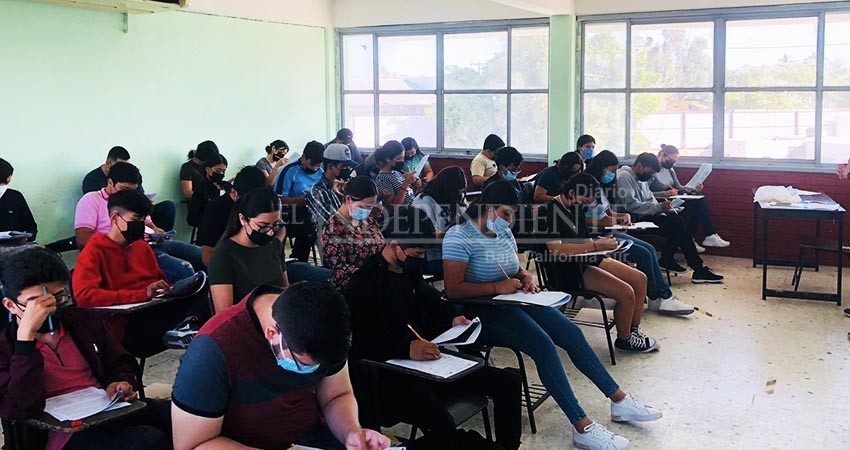 Participan más de 10 mil estudiantes en examen de selección a bachillerato en BCS