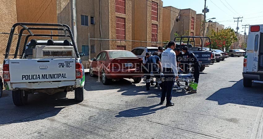 Desde el tercer piso de un edificio cayó una niña de cinco años de edad