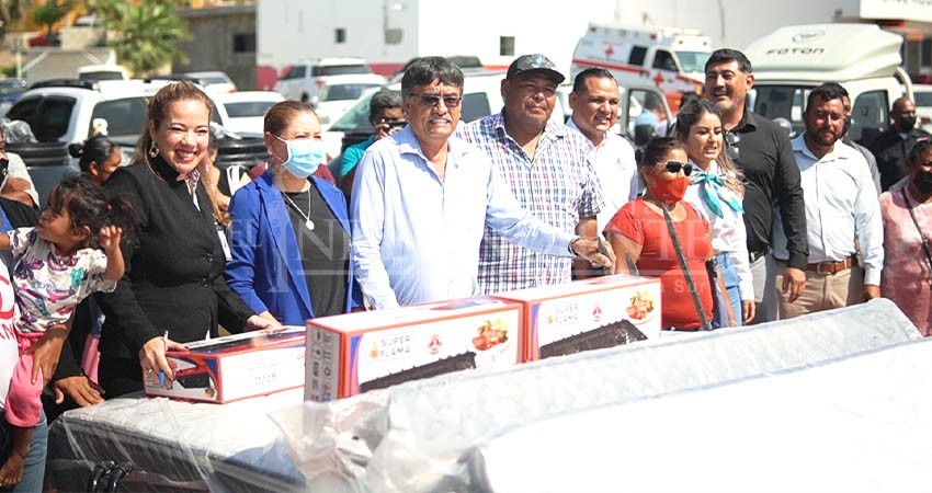 Con entrega de apoyos, el Gobierno de Los Cabos favorece a familias sanluquenses