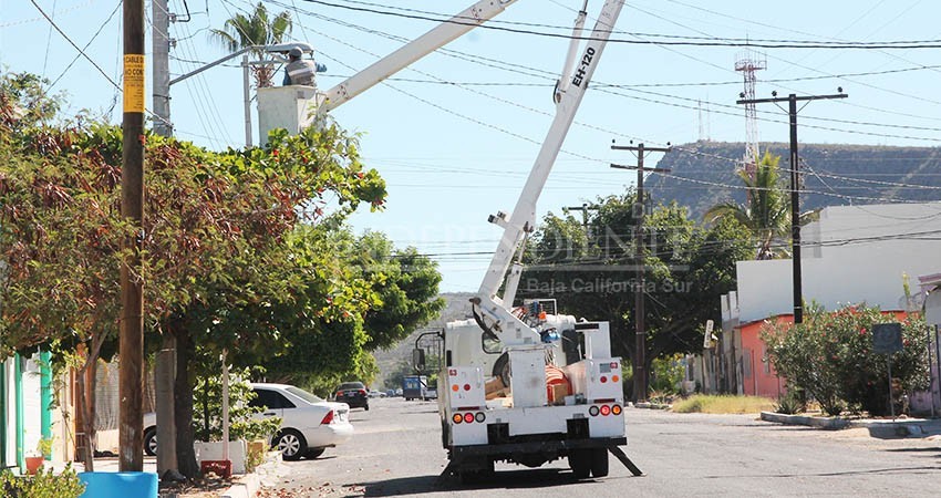 Rehabilita Servicios Públicos La Paz 116 lámparas en bulevares de la ciudad