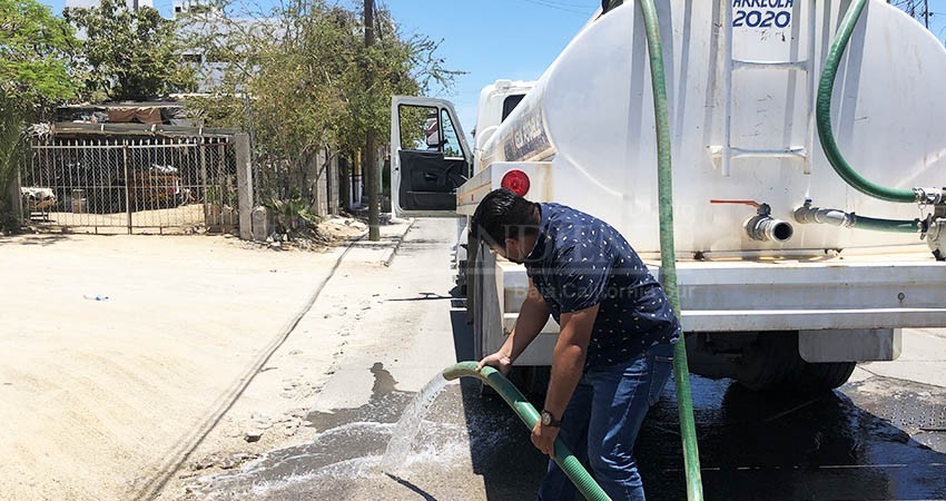 Oomsapas Los Cabos realiza saneamiento en zonas afectadas por derrame de aguas negras