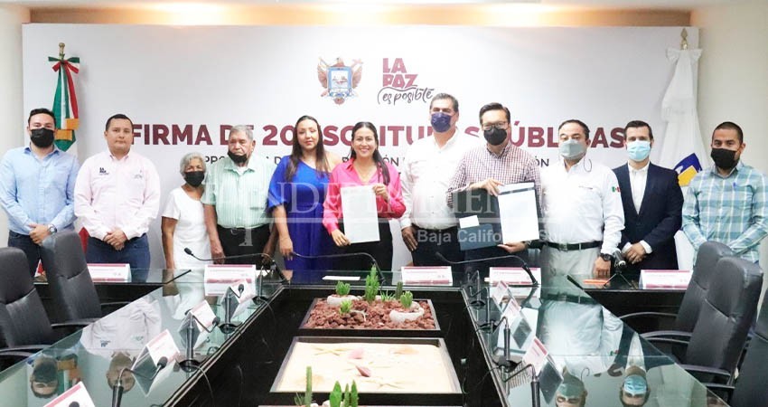 Realiza Ayuntamiento de La Paz la firma de 20 escrituras públicas