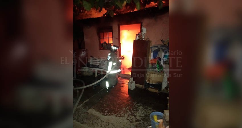 Veladora origina incendio en una vivienda en La Paz