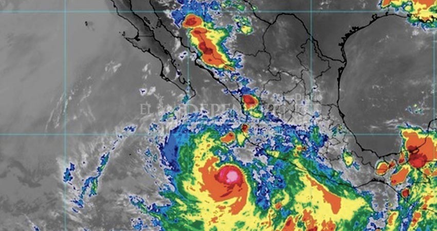 Esperan lluvias en BCS por "Blas"; Protección Civil llama a evitar tragedias en arroyos