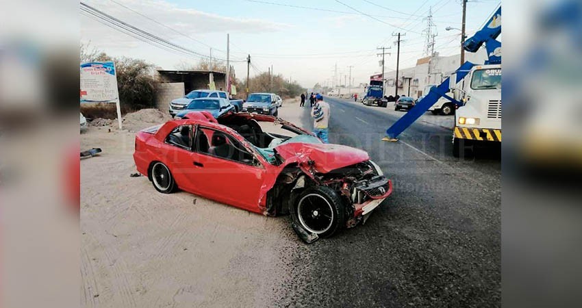 Increíble… Conductor salva la  vida tras impactarse contra caja de tráiler