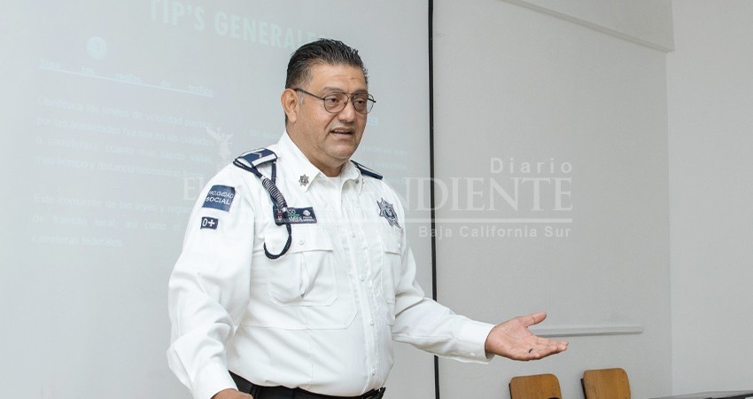 Capacitan a elementos de la Unidad Motorizada Operativa de la Policía de La Paz