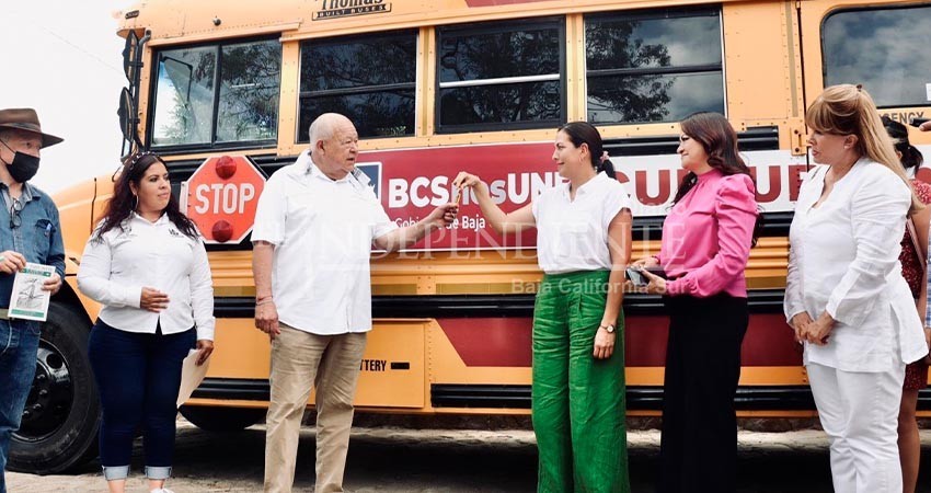 Recibe Ayuntamiento La Paz donación del Gobierno estatal un camión escolar para El Triunfo