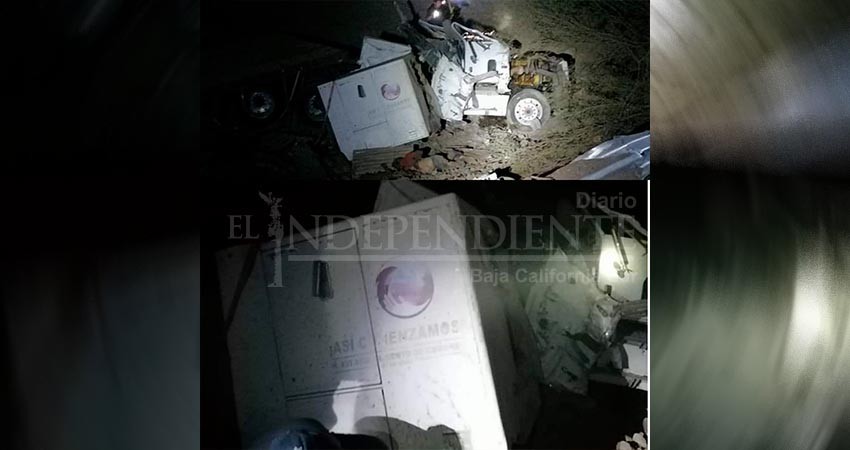 Siguen las tragedias carreteras; dos muertos al accidentarse tráiler