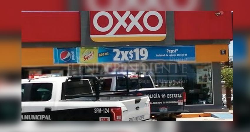 Detenido policía auxiliar por portar una pistola….de postas e inservible