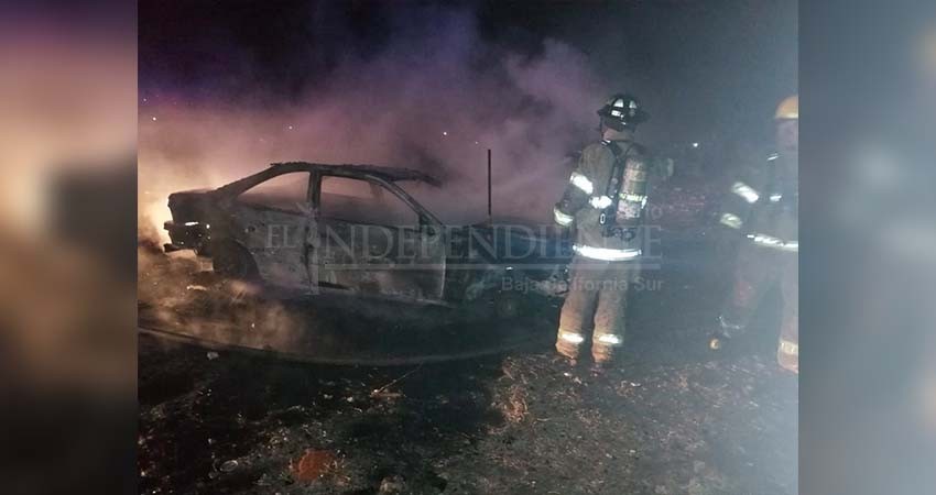 Amanece carro quemado en la colonia Diana Laura