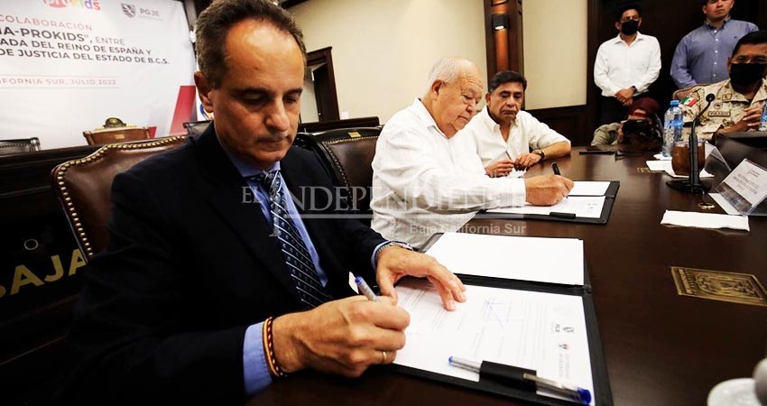 Firman gobierno de BCS y PGJE convenio con la Universidad de Granada