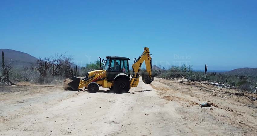 Continúa Ayuntamiento la rehabilitación de caminos rurales de La Paz