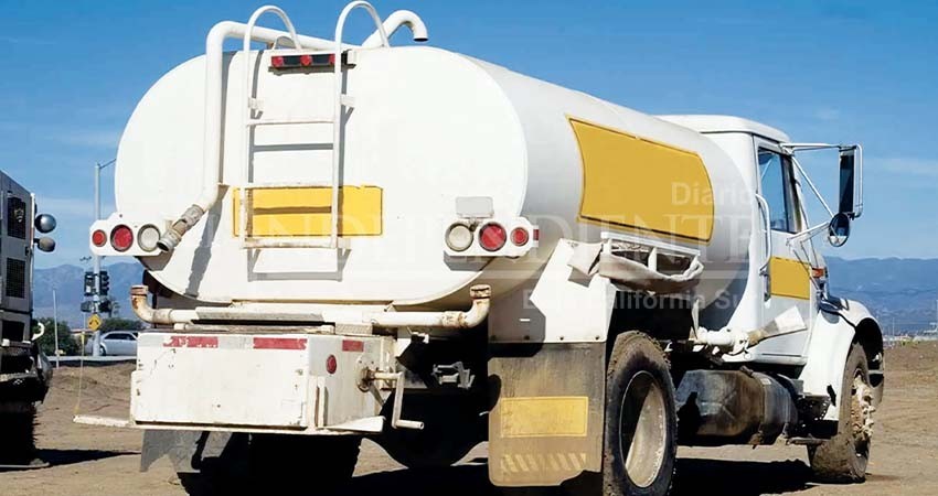 Pipas piratas en La Paz son las que aplican sobre precios: Quiroga Romero