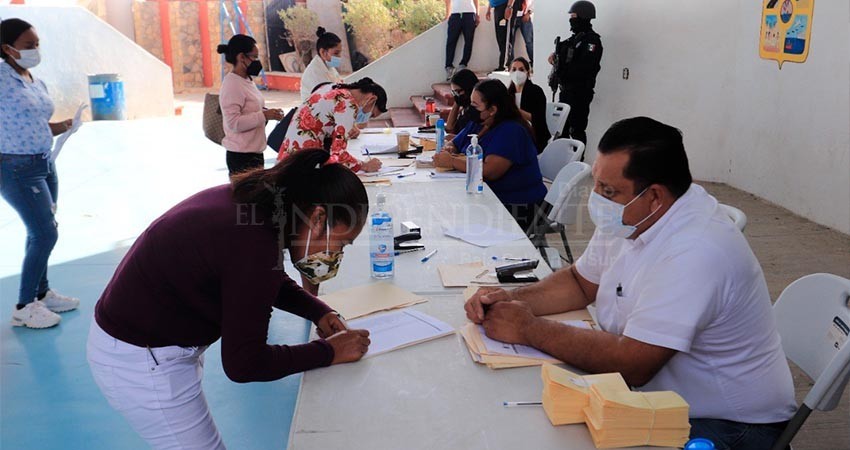 1 mil 337 estudiantes de CSL fueron beneficiados durante la reciente entrega de apoyos económicos