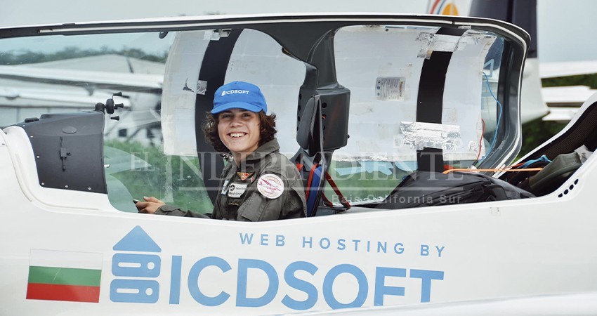 Arriba a Los Cabos Mack Rutherford, el piloto más joven del mundo