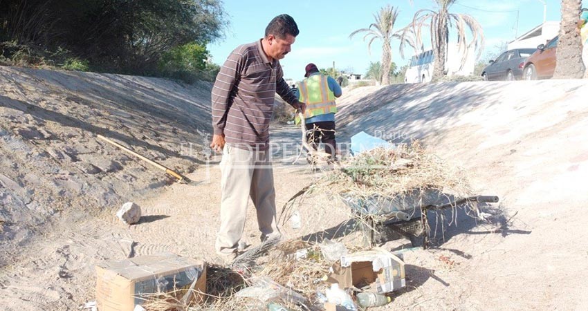 Realiza Servicios Públicos limpieza del arroyo de la colonia El Centenario